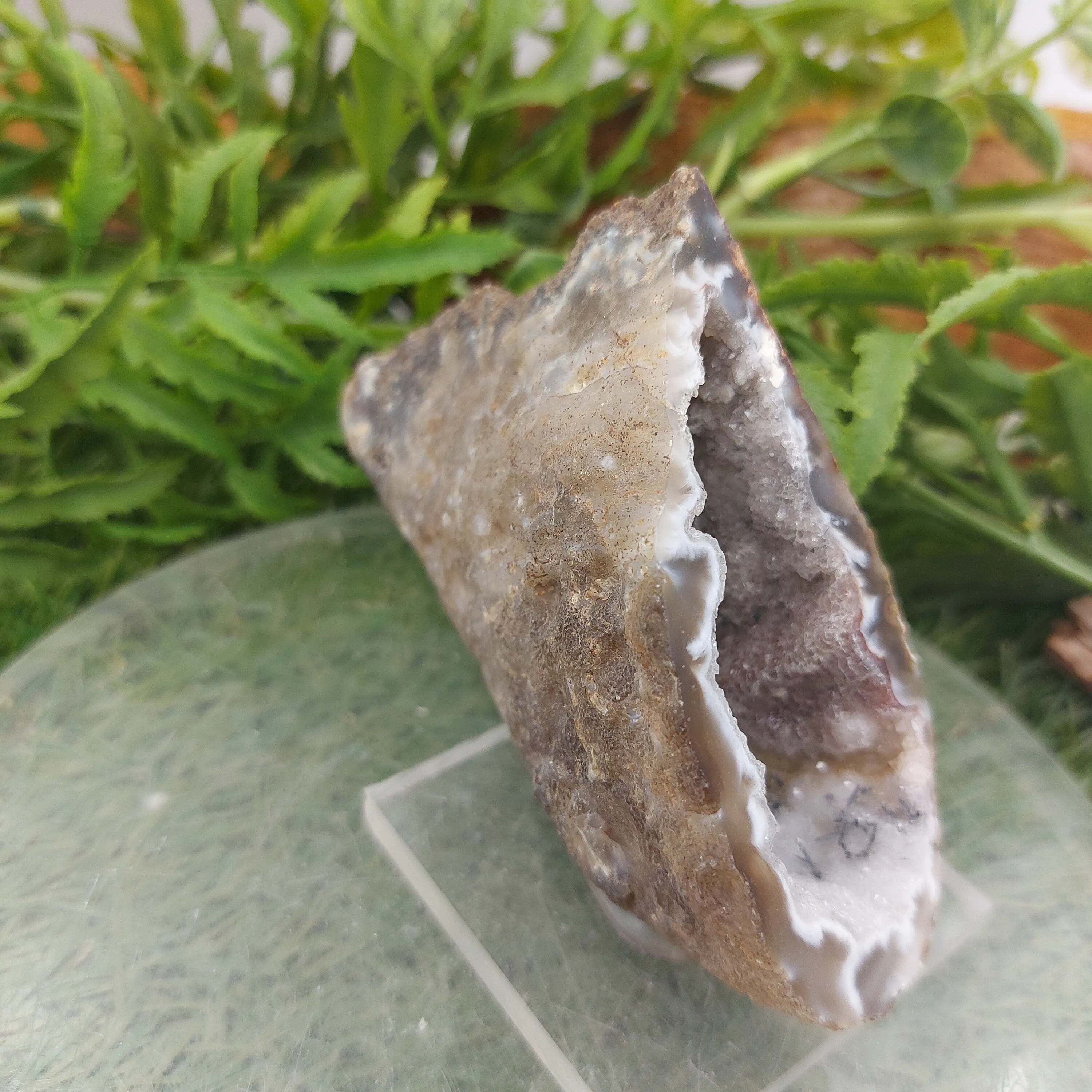 Geody Agate with Quartz spikes - Home Decor - Feng Shui