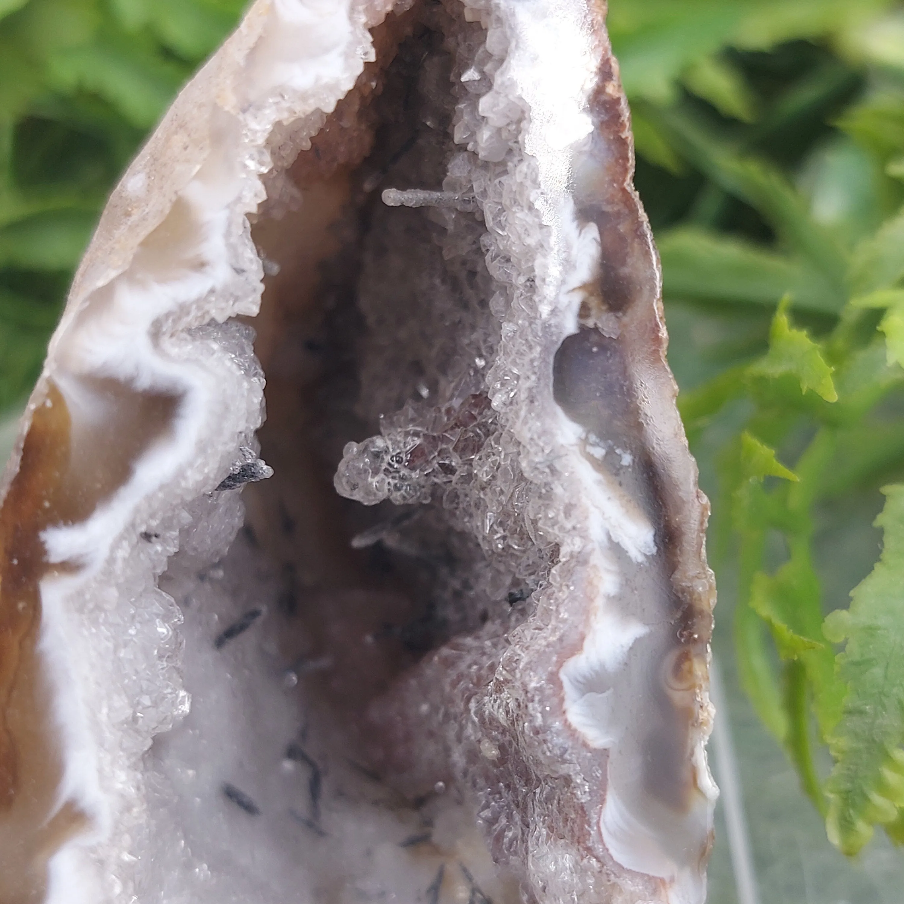 Geody Agate with Quartz spikes - Home Decor - Feng Shui