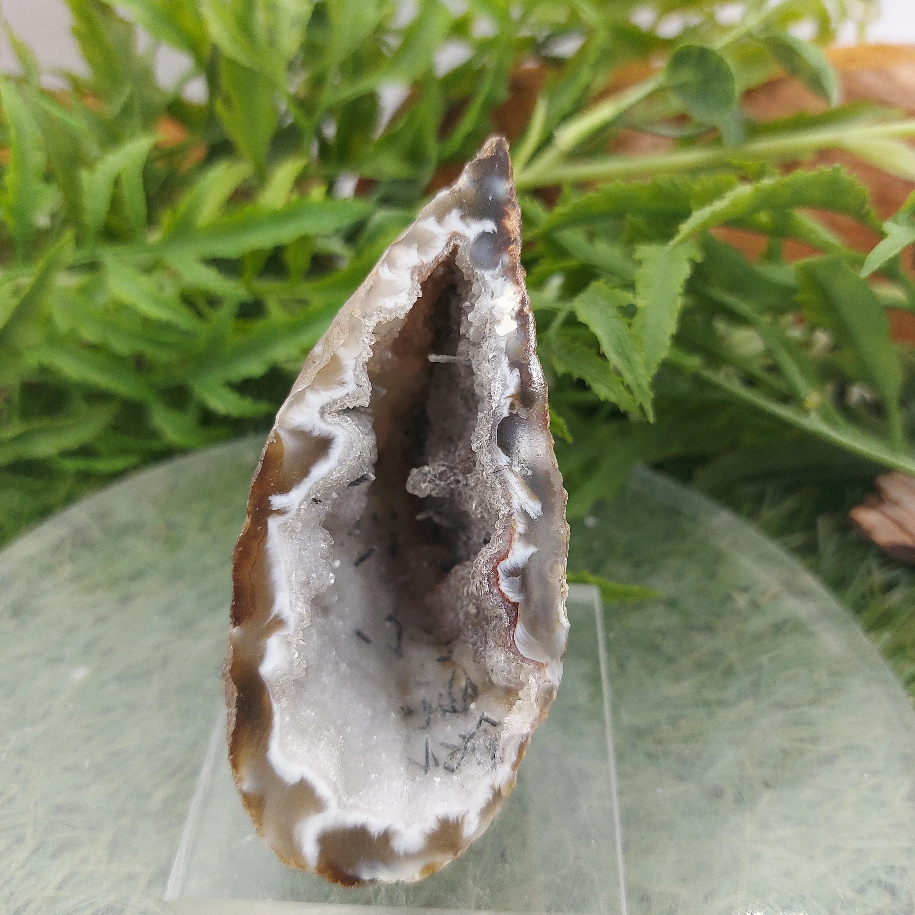 Geody Agate with Quartz spikes - Home Decor - Feng Shui