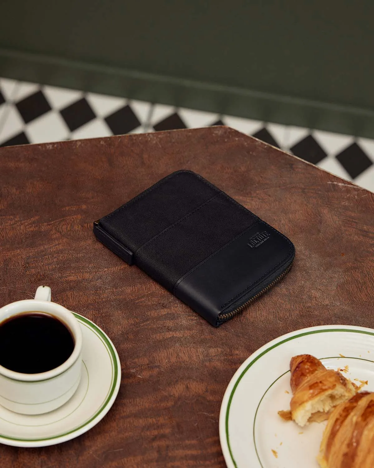 Heritage RFID Passport Case - Stealth Black