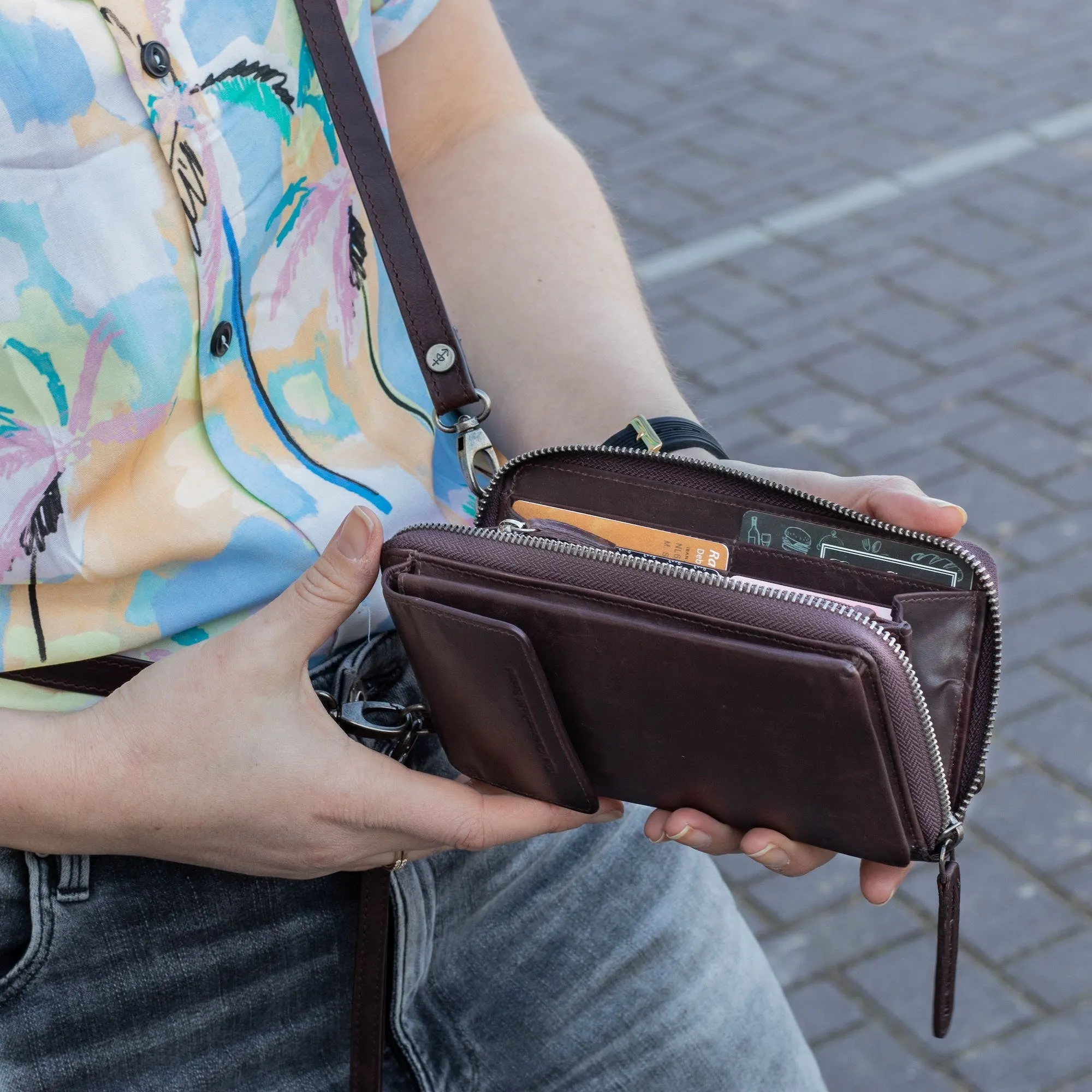 Leather Phone Pouch Brown Malaga