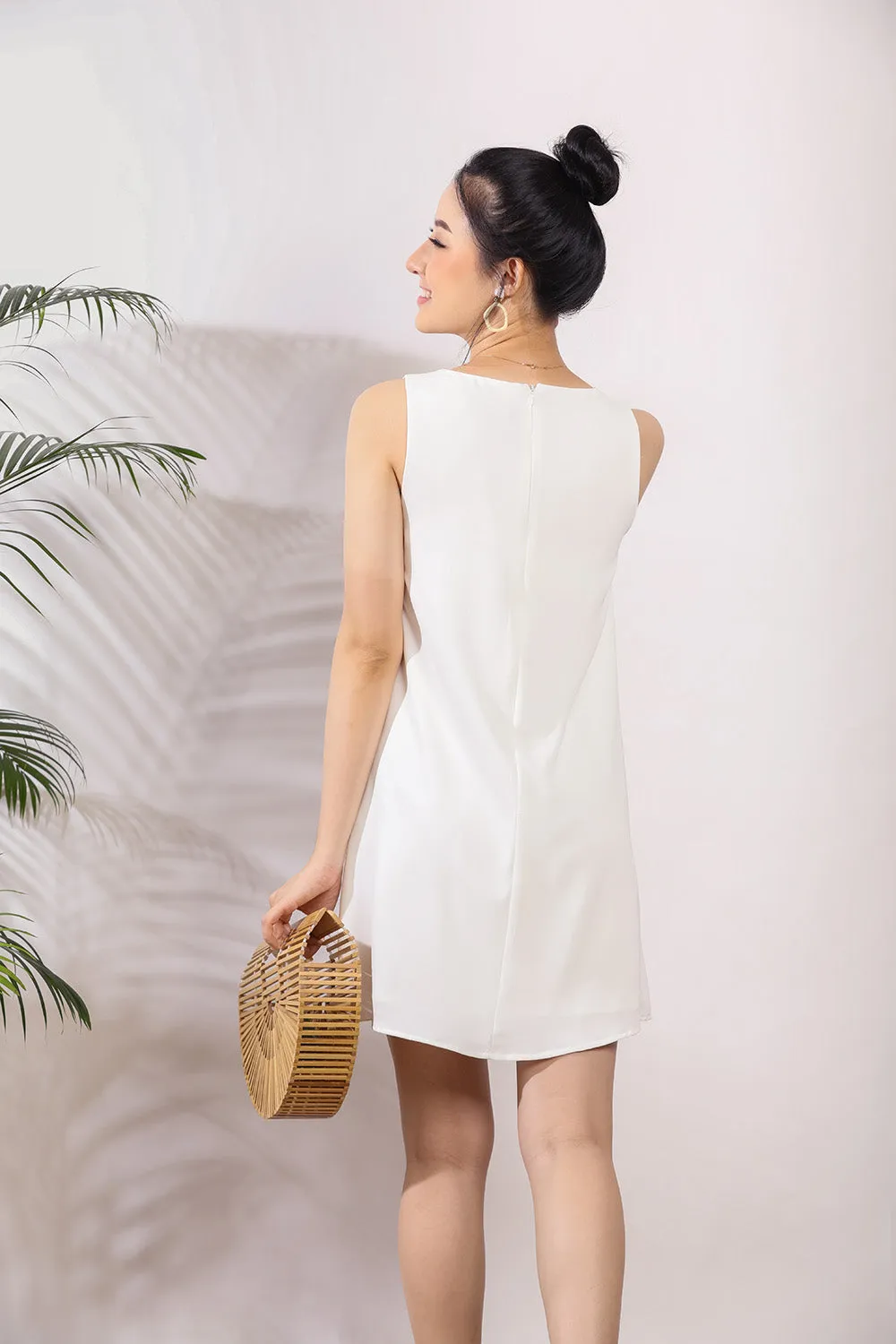 Nella Front Pockets Shift Dress in White