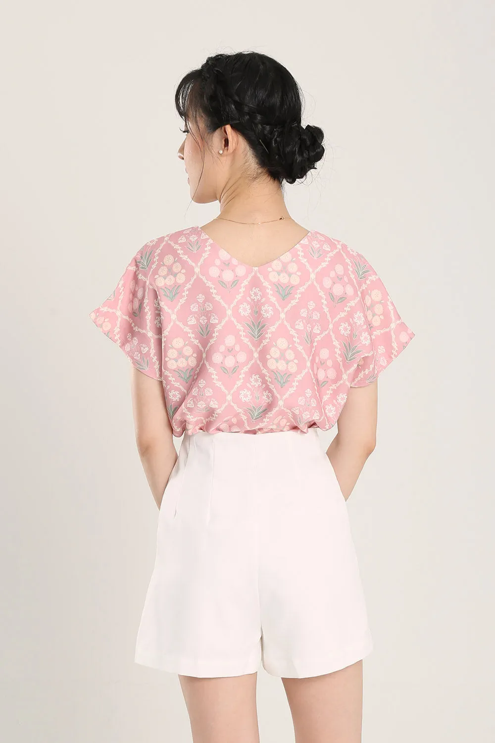 Ofelia Floral Prints Top in Pink