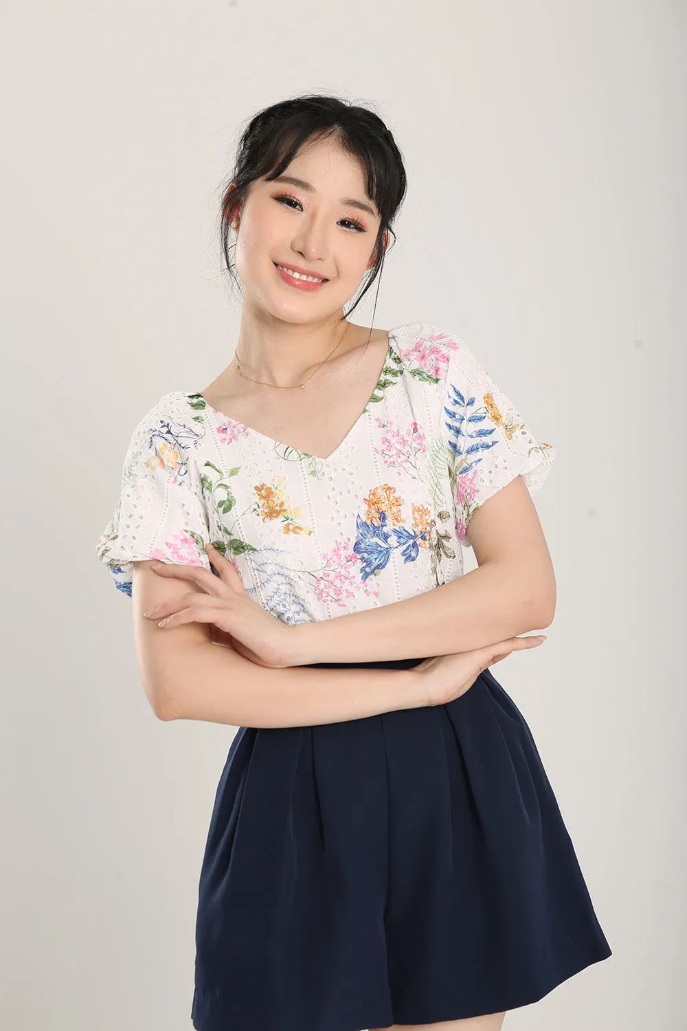 Rayla Blouse in Floral Eyelet